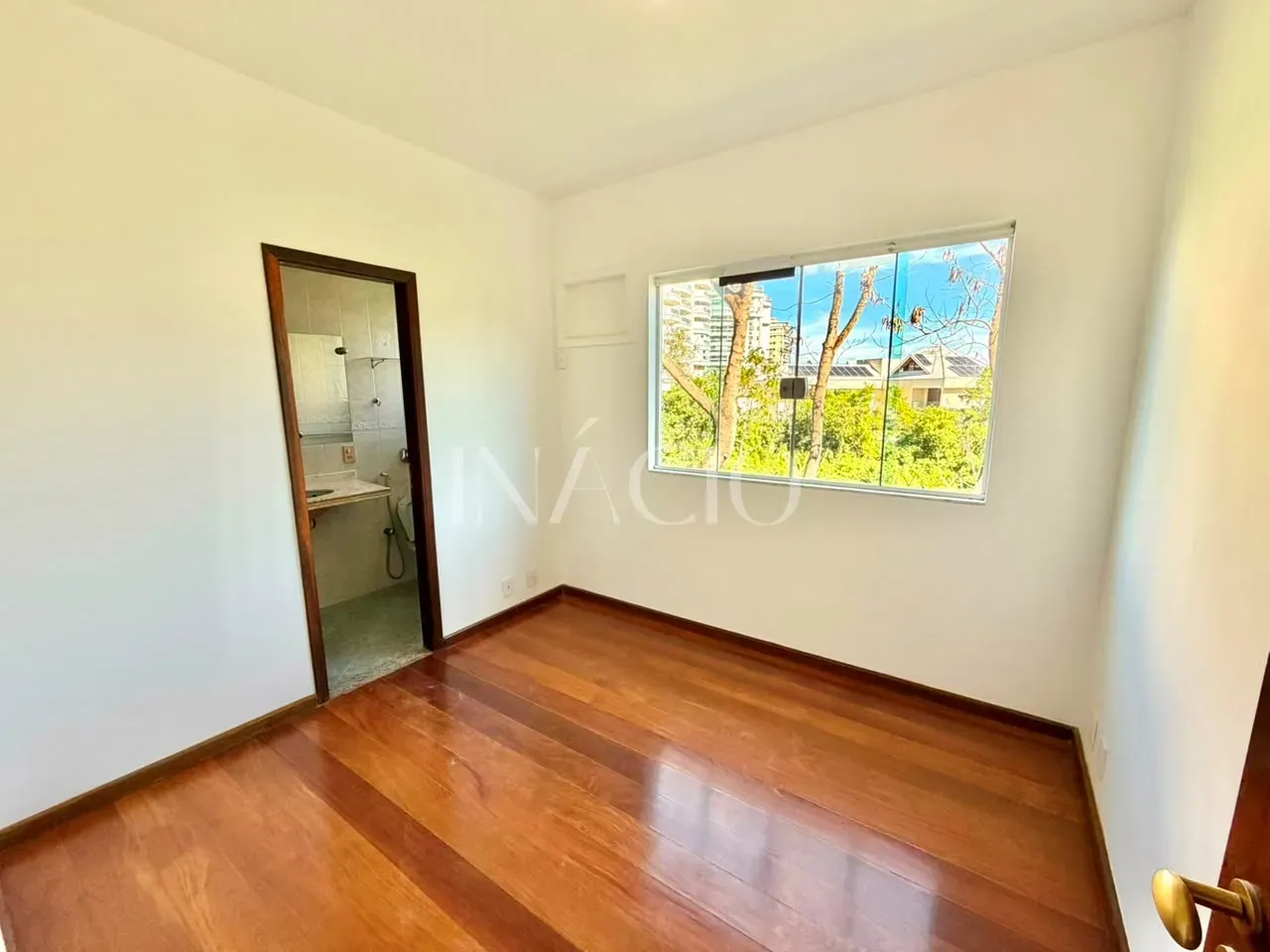 Casa duplex no térreo com 6 quartos e 3 suítes — photo 19