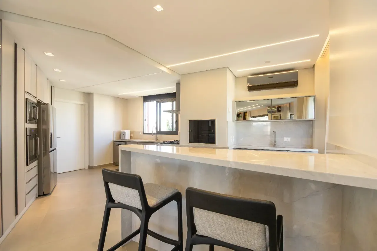 3-bedroom apartment in a building with a gym — photo 6
