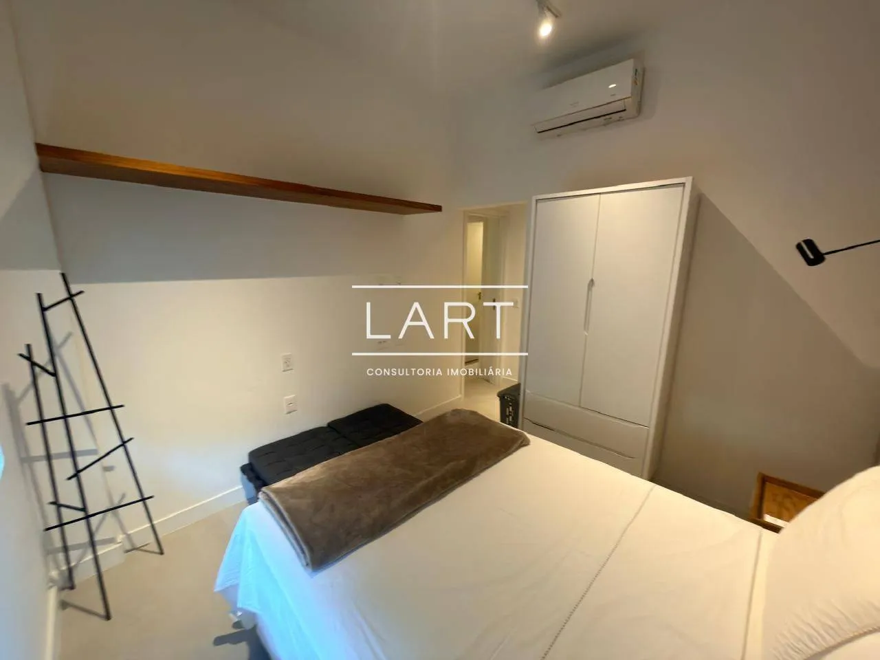 80 m² apartment with a washing machine and a home office — photo 2