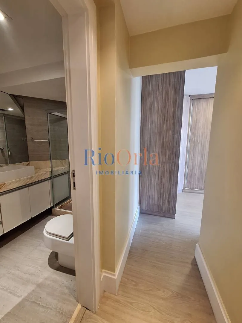 Unfurnished apartment with 4 bedrooms and 5 bathrooms — photo 49