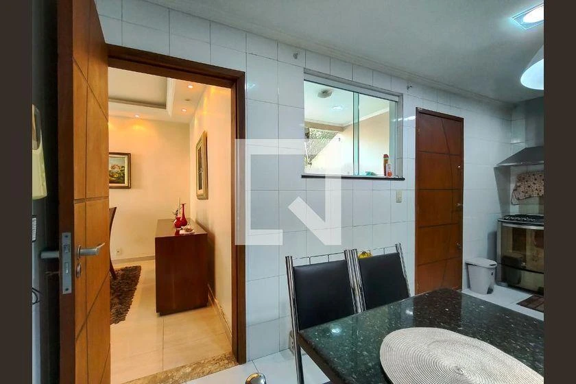 Furnished house with 3 bedrooms, 180 m² and 1 parking spot — photo 12