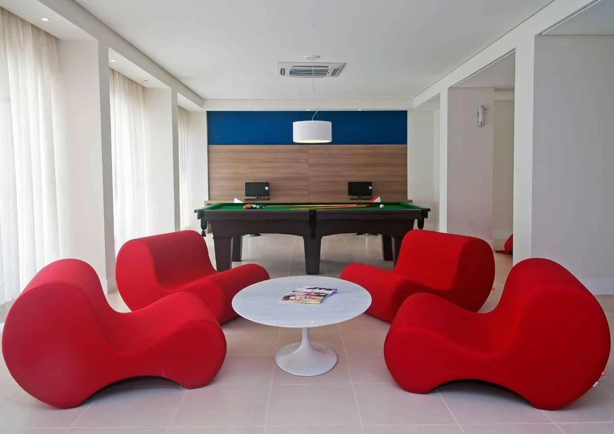 Balcony with a grill in a 2-bedroom apartment, 69 m² — photo 27
