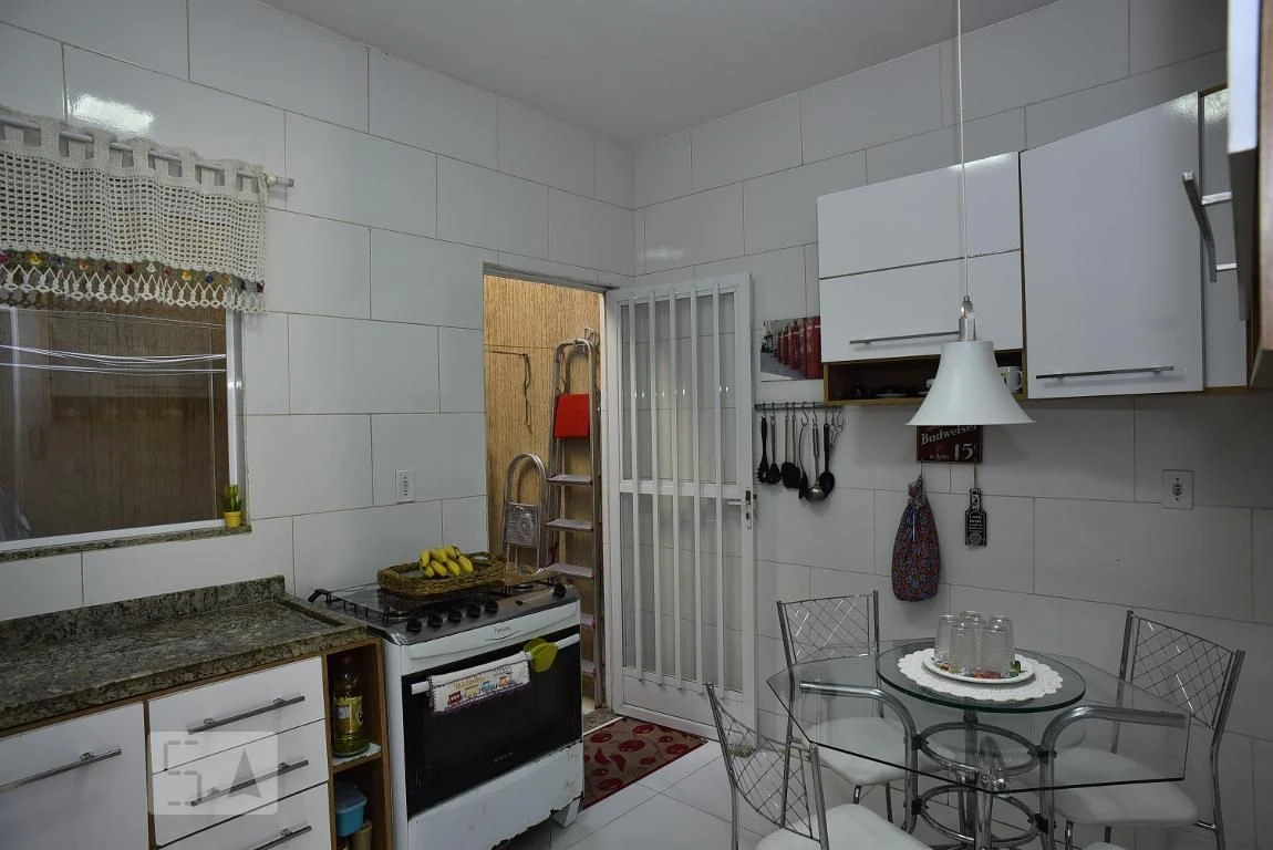 Furnished house with 2 en-suite bedrooms and laundry area — photo 6