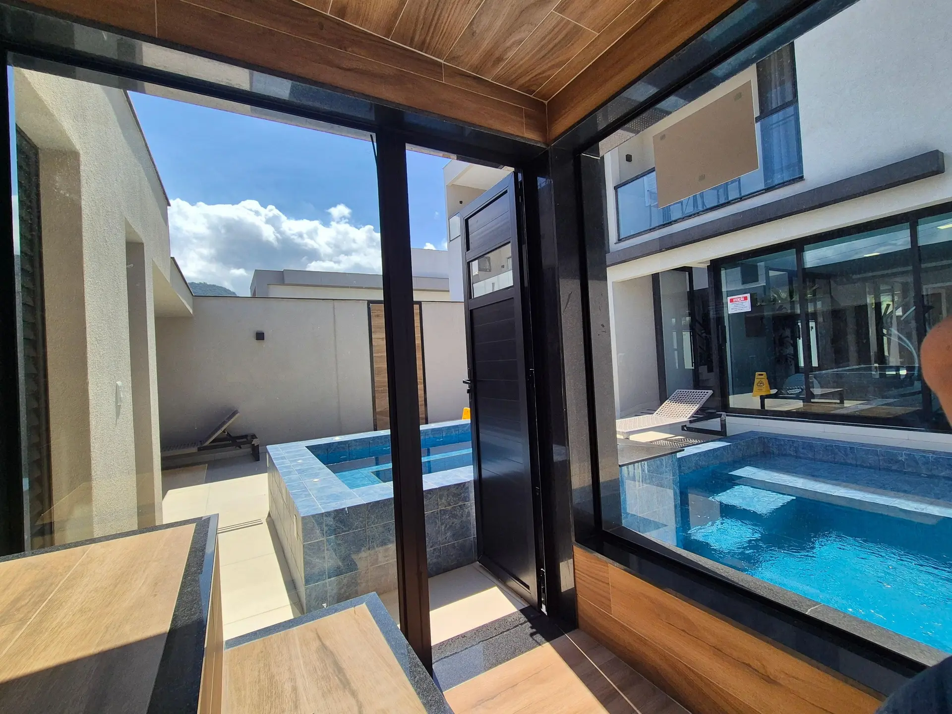 Studio mobiliado com 1 quarto e varanda com fechamento — photo 31