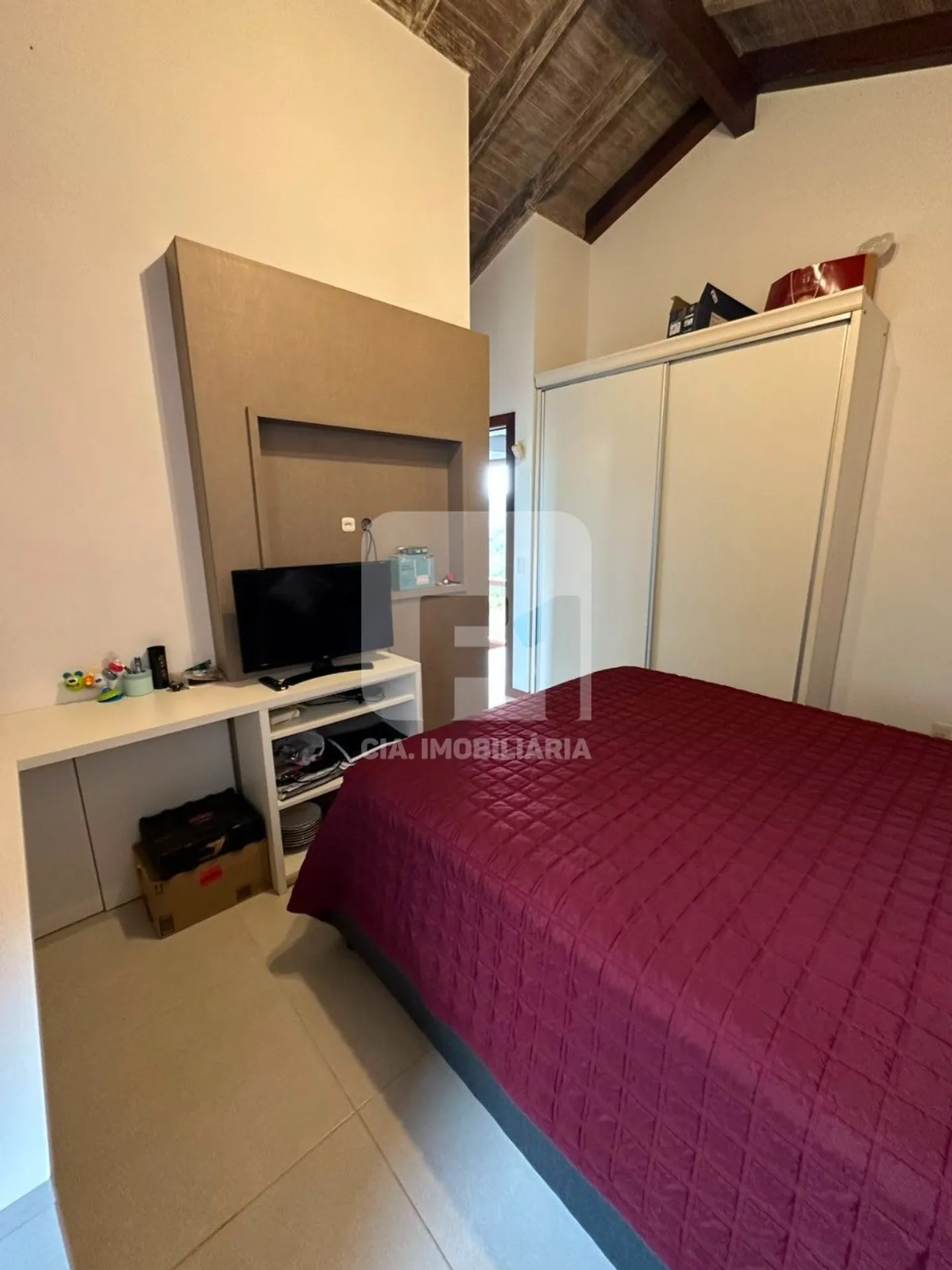 Furnished house with 6 bedrooms and 650 m² total — photo 21
