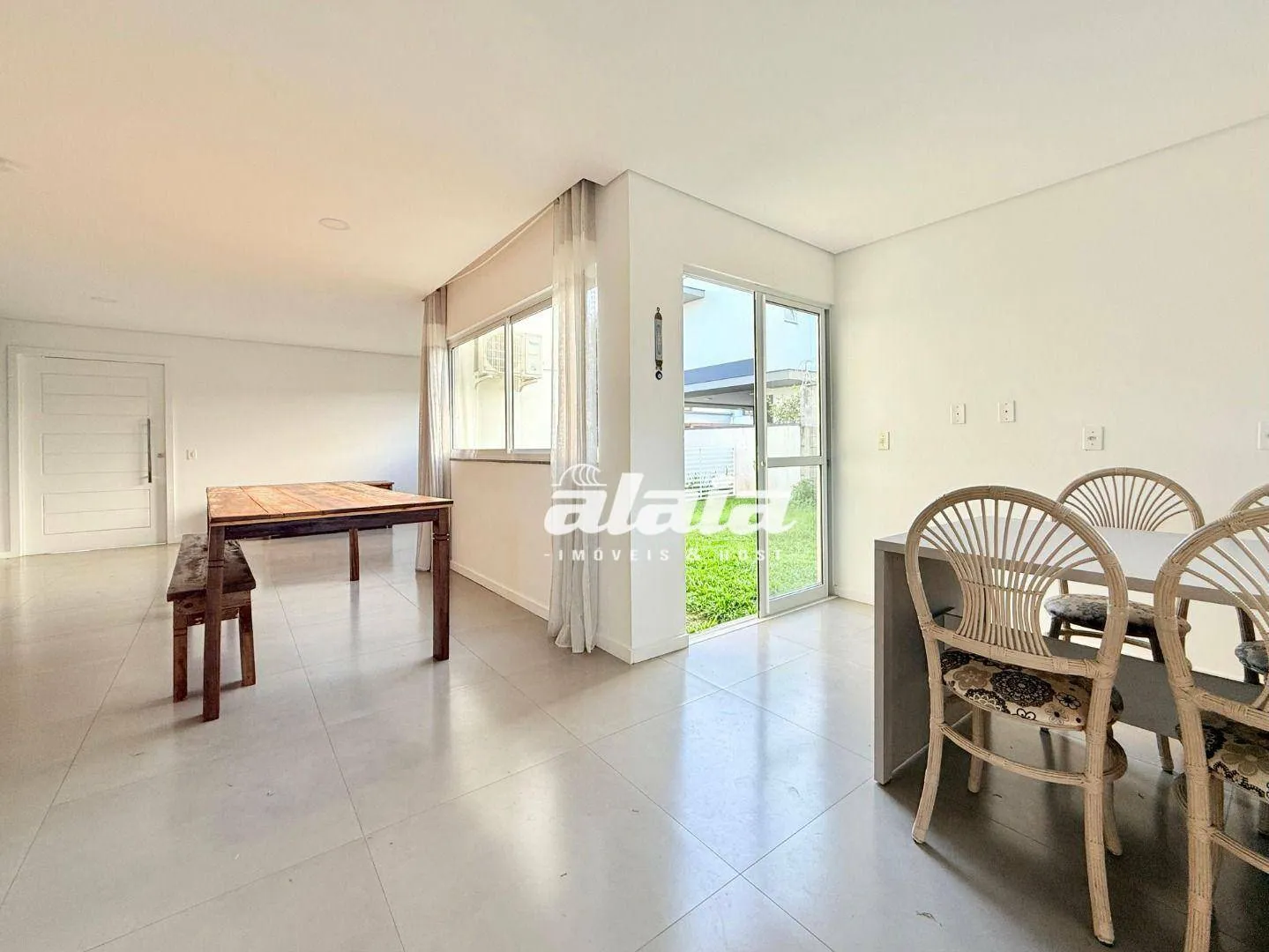 220 m² condo house with 3 en-suite bedrooms and private garden