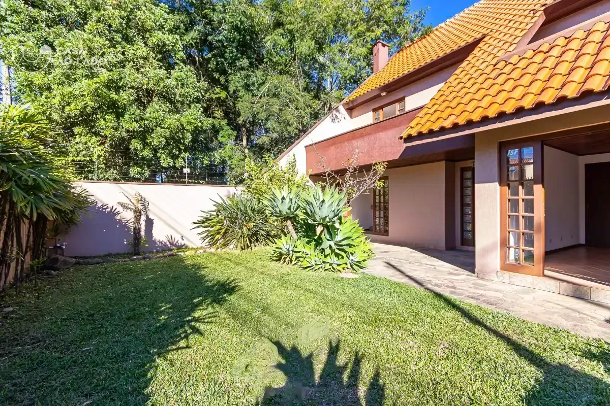 390 m² house with 6 bedrooms and a backyard unit — photo 26