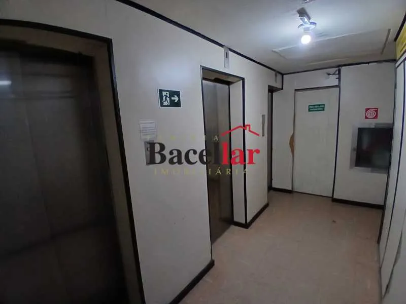 Apartamento de 1 quarto com janelas do piso ao teto, Centro — photo 25