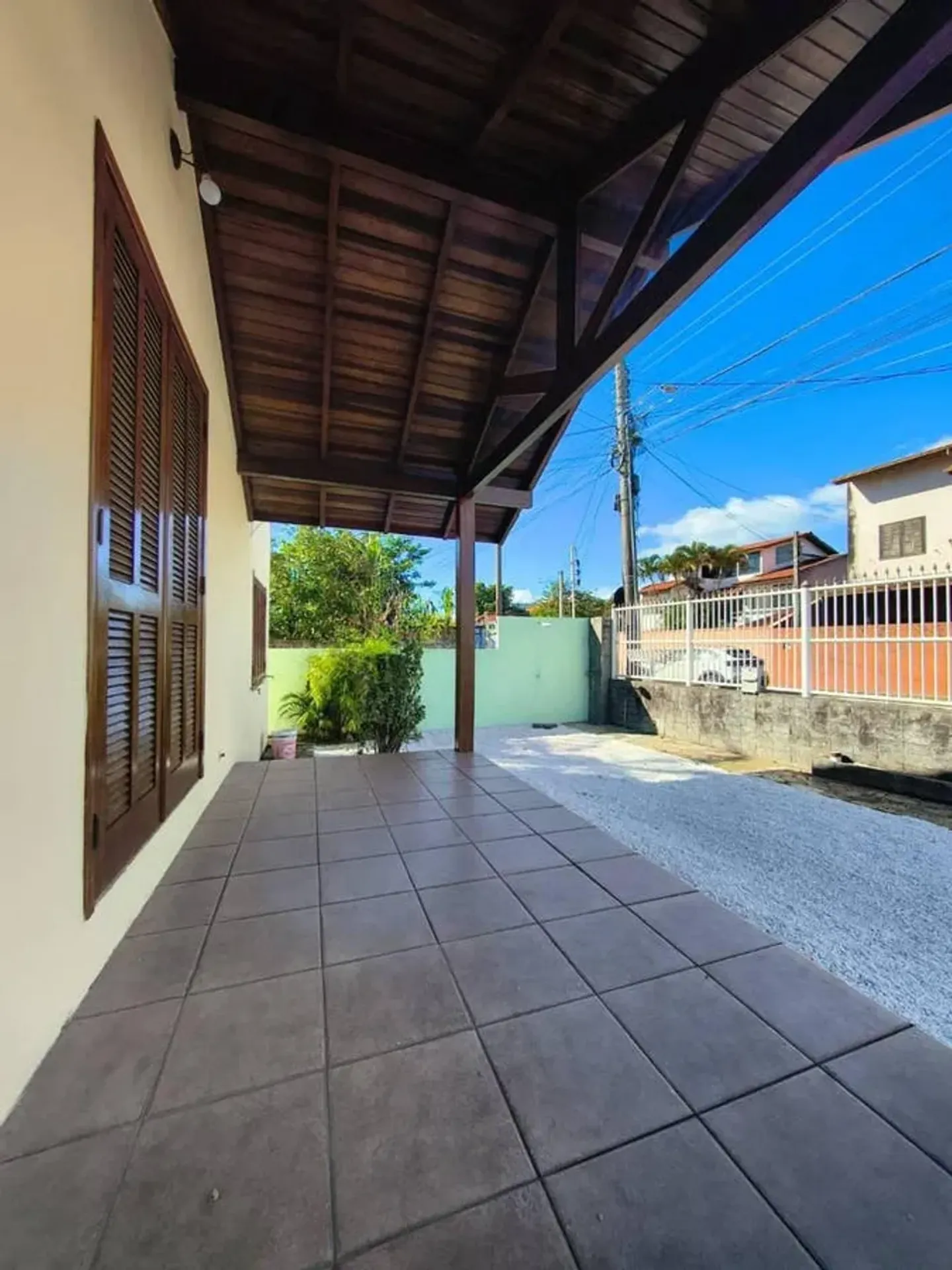 700 m² house with a bathtub and a grill on the balcony — photo 12
