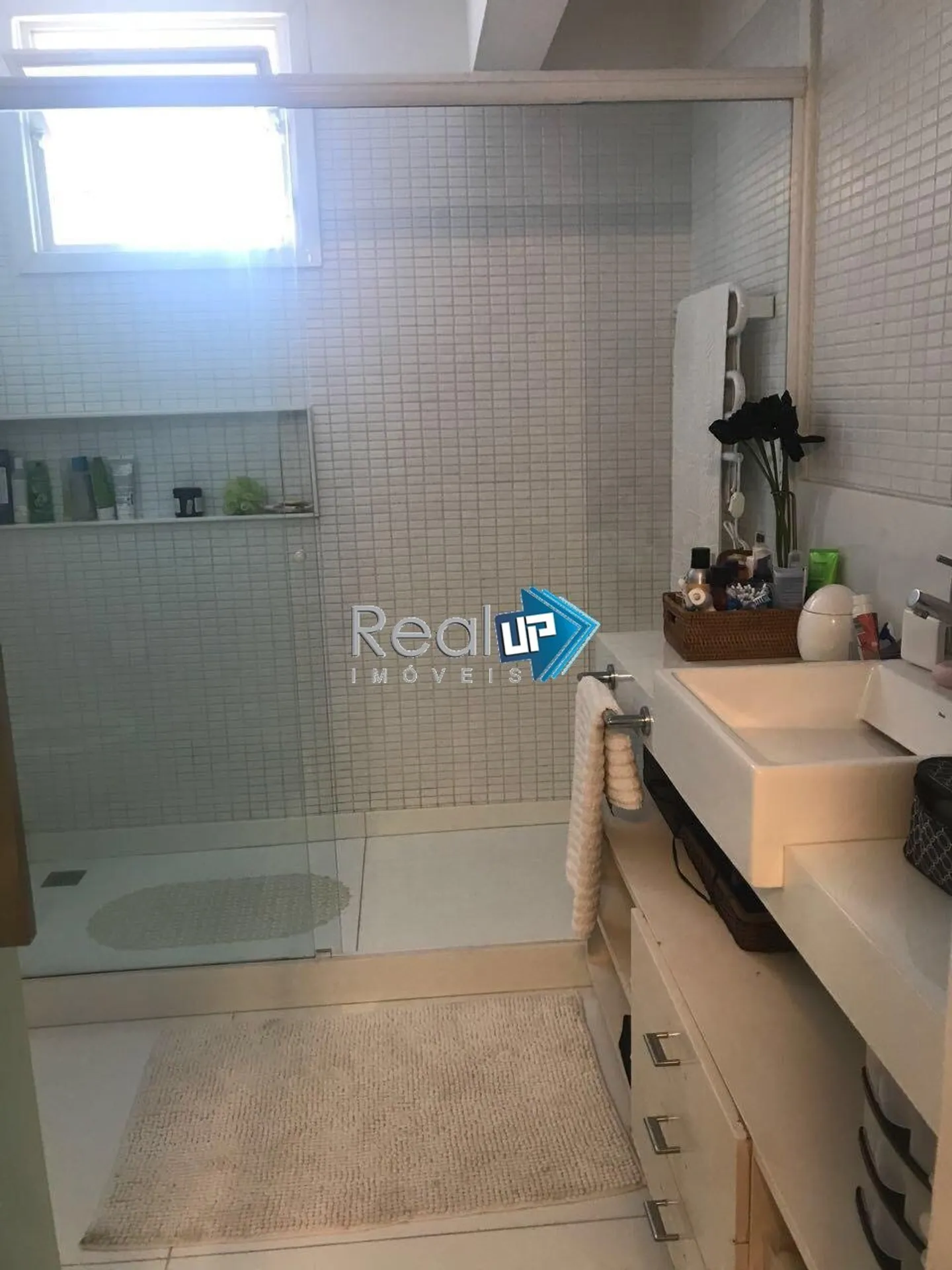 Furnished apartment with 4 bedrooms and an open kitchen — photo 23