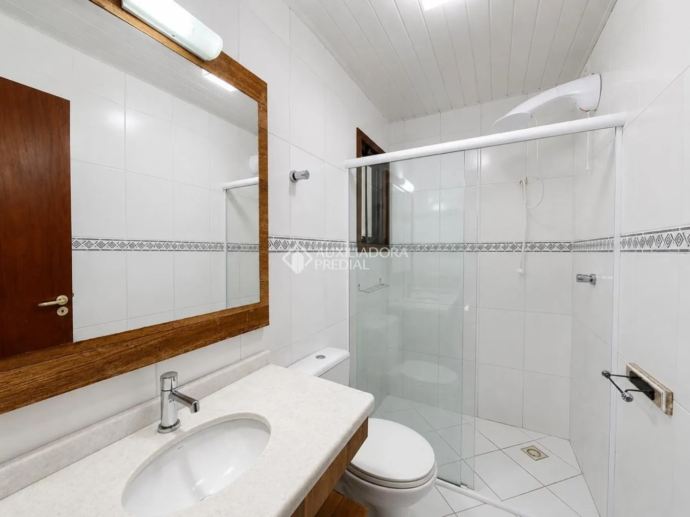 Casa de 3 dormitorios con cocina cerrada y cocina a gas — photo 11