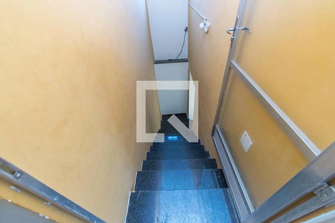 Balcony with a grill in a 3-bedroom apartment, 80 m² — photo 19