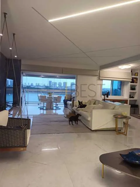 Furnished 3-bedroom apartment with enclosed balcony — photo 9