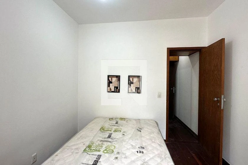 Glass-enclosed balcony in a 4-bedroom apartment, 113 m² — photo 49