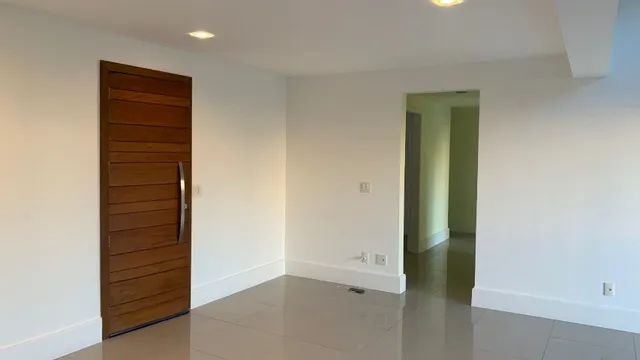 Walk-in closet in a 4-bedroom apartment, 370 m² — photo 17