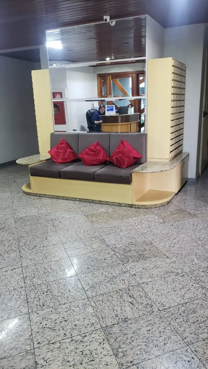 Apartamento com 2 quartos e box de vidro no banheiro — photo 18