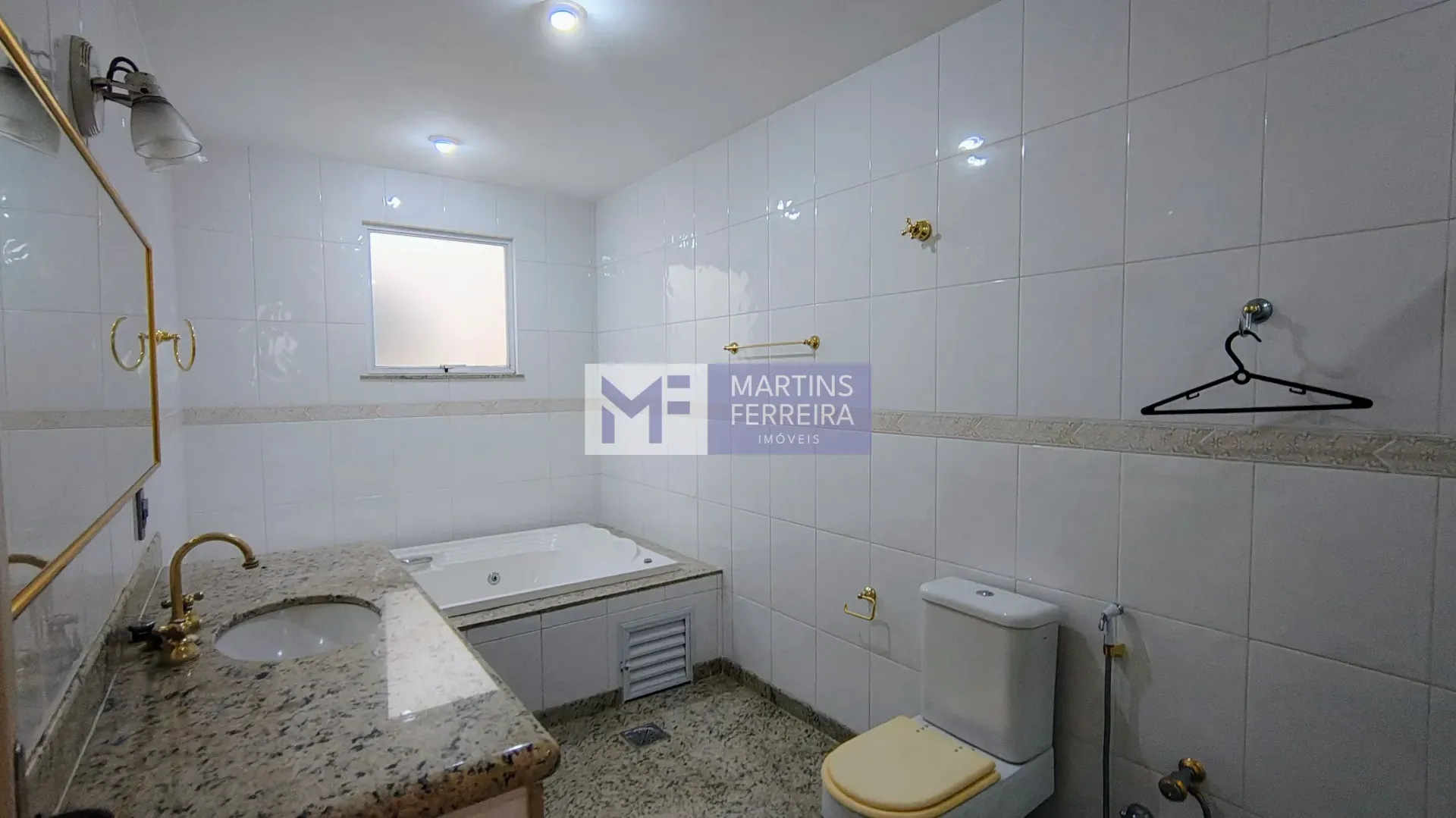 4-bedroom house with a bathtub in Rio de Janeiro — photo 7