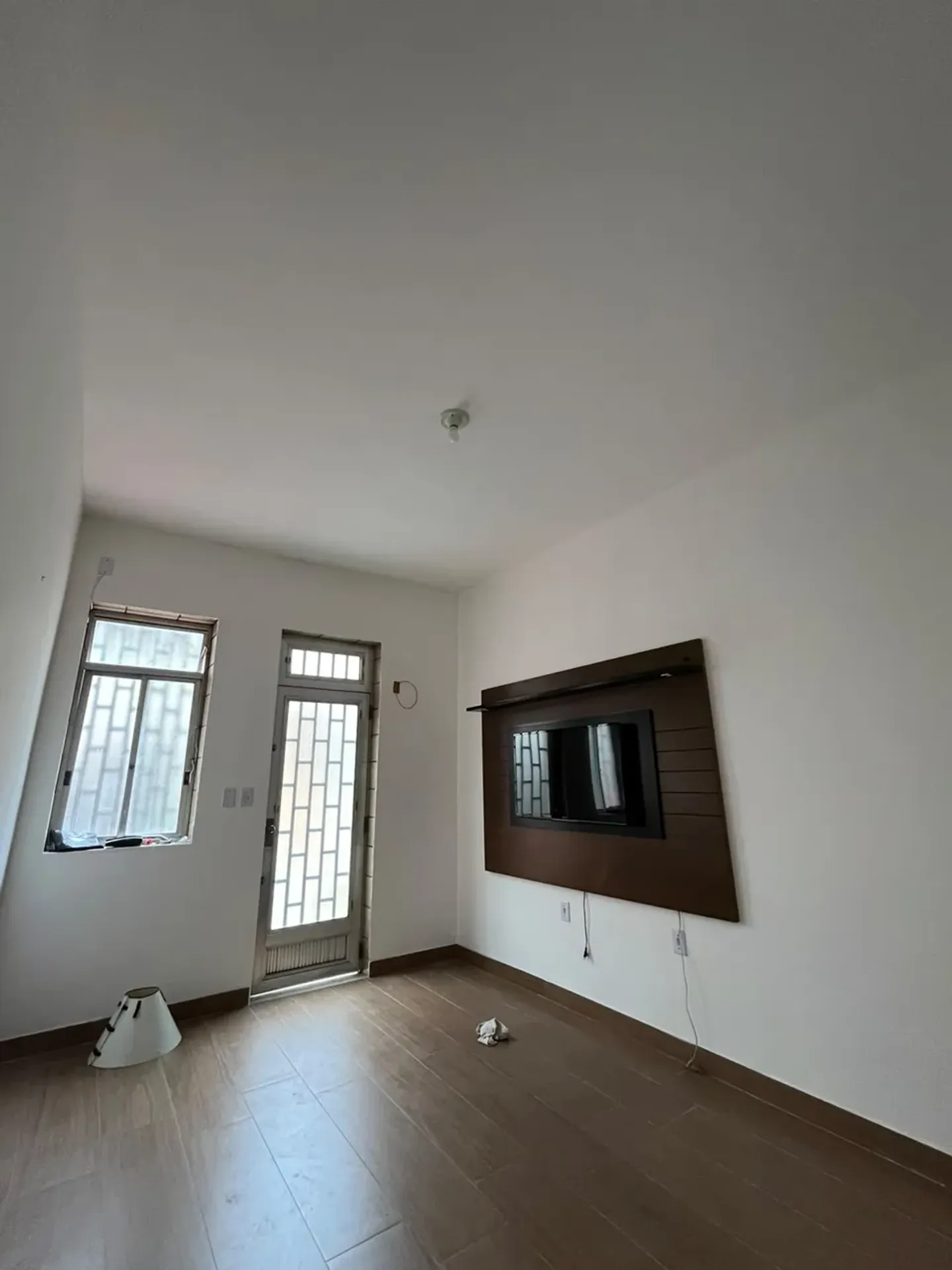 Unfurnished apartment with closed kitchen and 2 bedrooms — photo 7