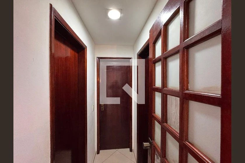 Glass-enclosed balcony in a 2-bedroom apartment, 115 m² — photo 31