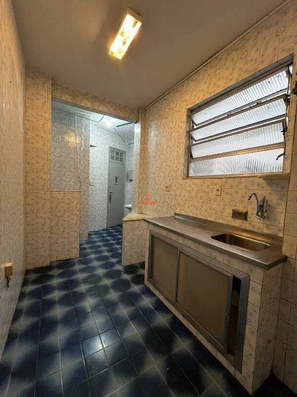 2-bedroom apartment with wood or laminate floors — photo 13