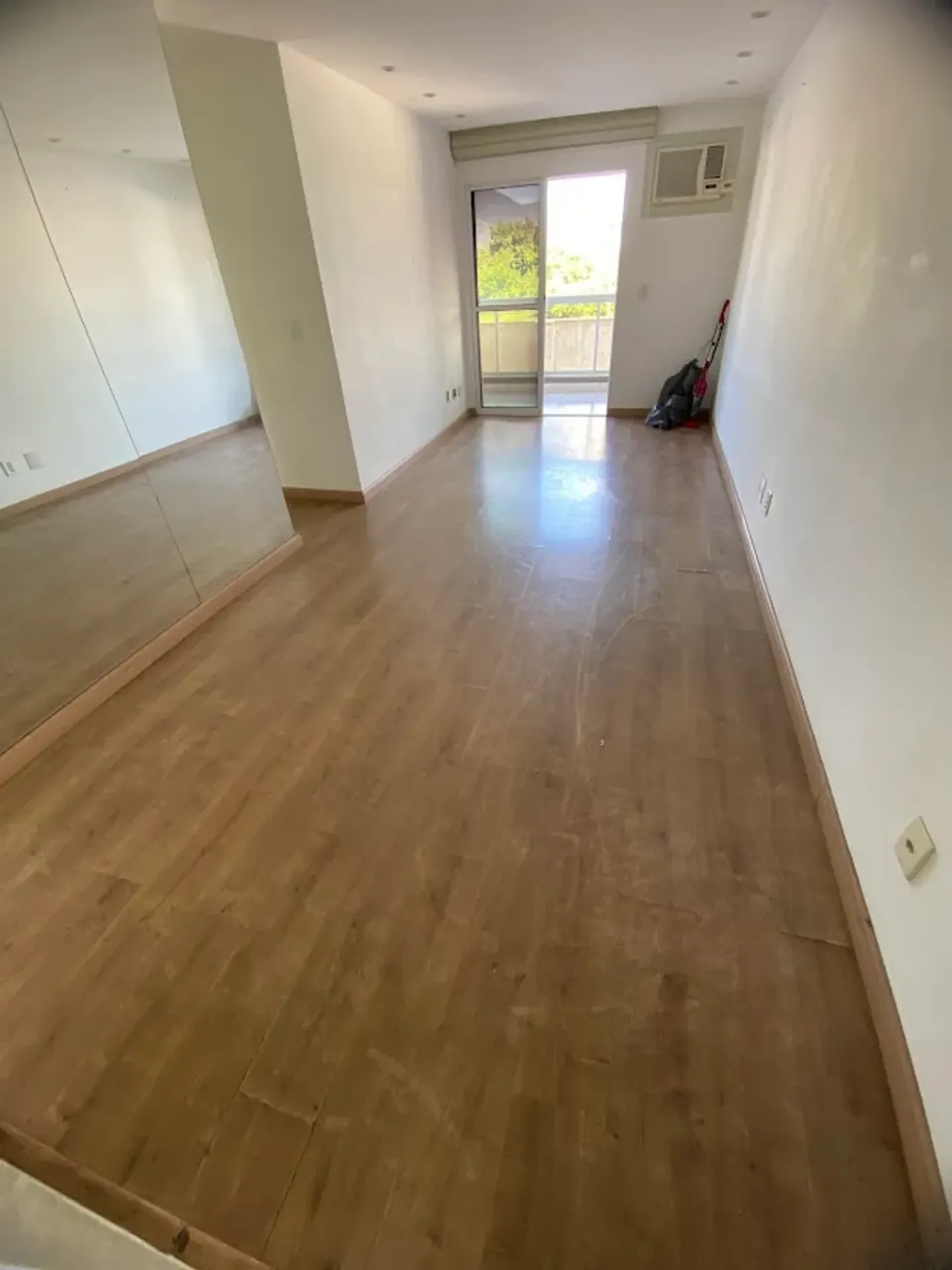 Apartment on the 1st floor with a glass-enclosed balcony — photo 16