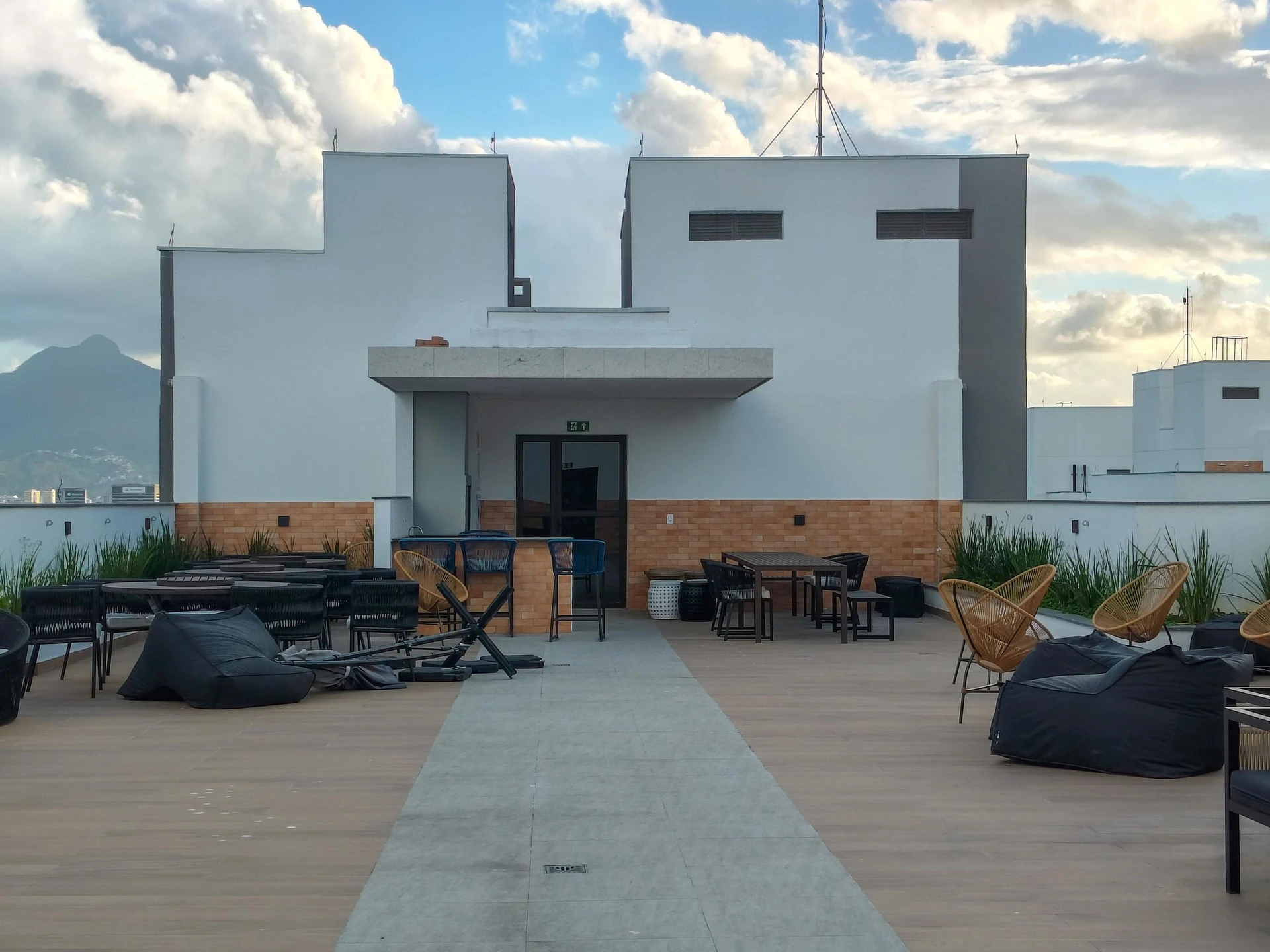 Apartamento com 2 quartos e varanda de vidro fechada — photo 43