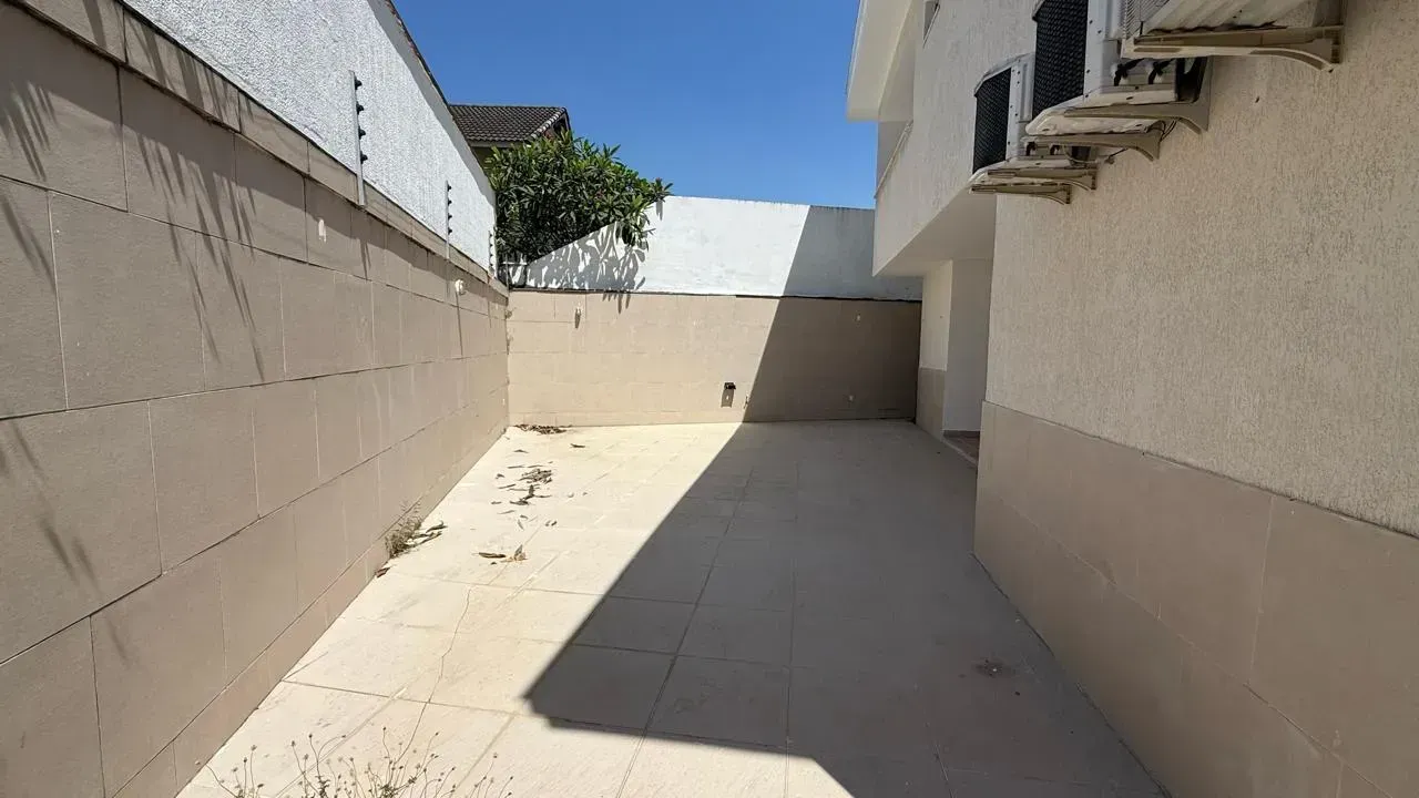 Casa com 5 quartos e 5 banheiros, 900 m² — photo 27