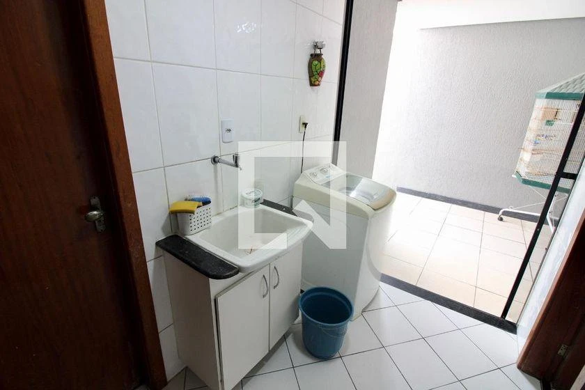 Furnished house, 260 m², with a bathtub — photo 35