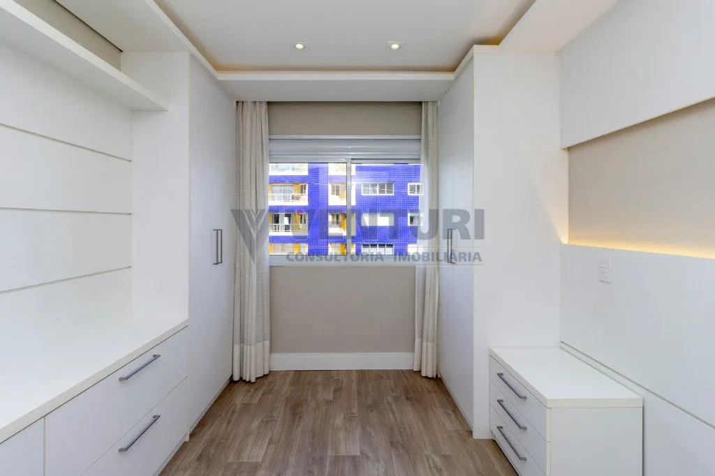 Apartment with 4 bedrooms, 3 parking spots and open kitchen — photo 17