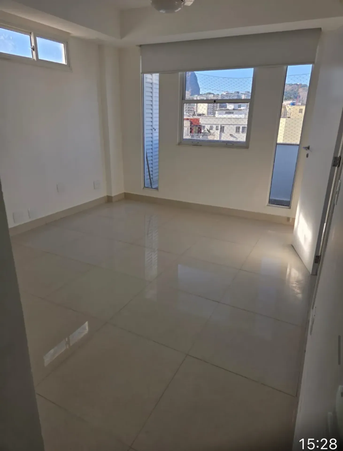 Unfurnished 3-bedroom apartment with terrace views — photo 19
