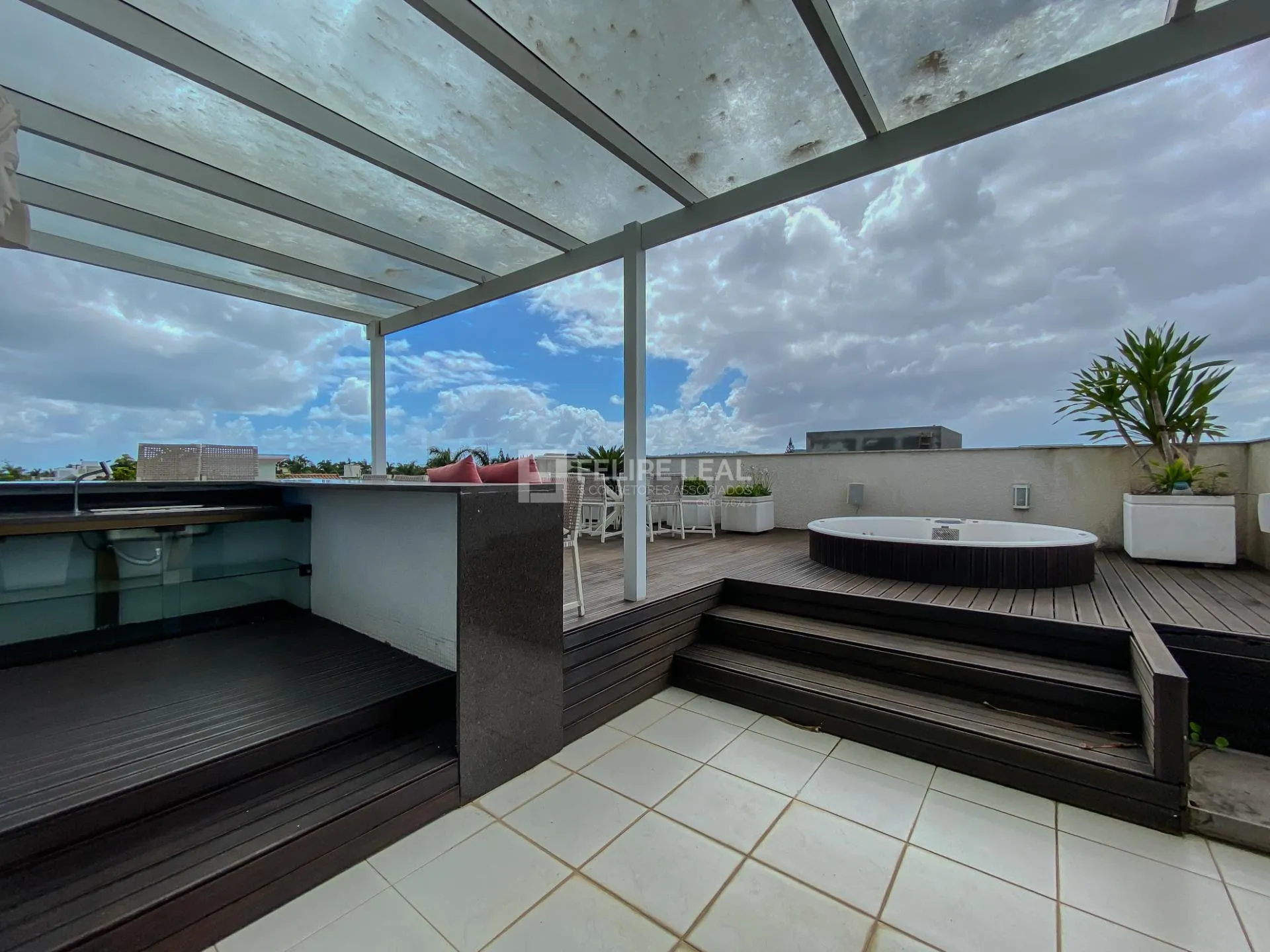Casa em condomínio com 9 dormitórios e 8 suítes — photo 8