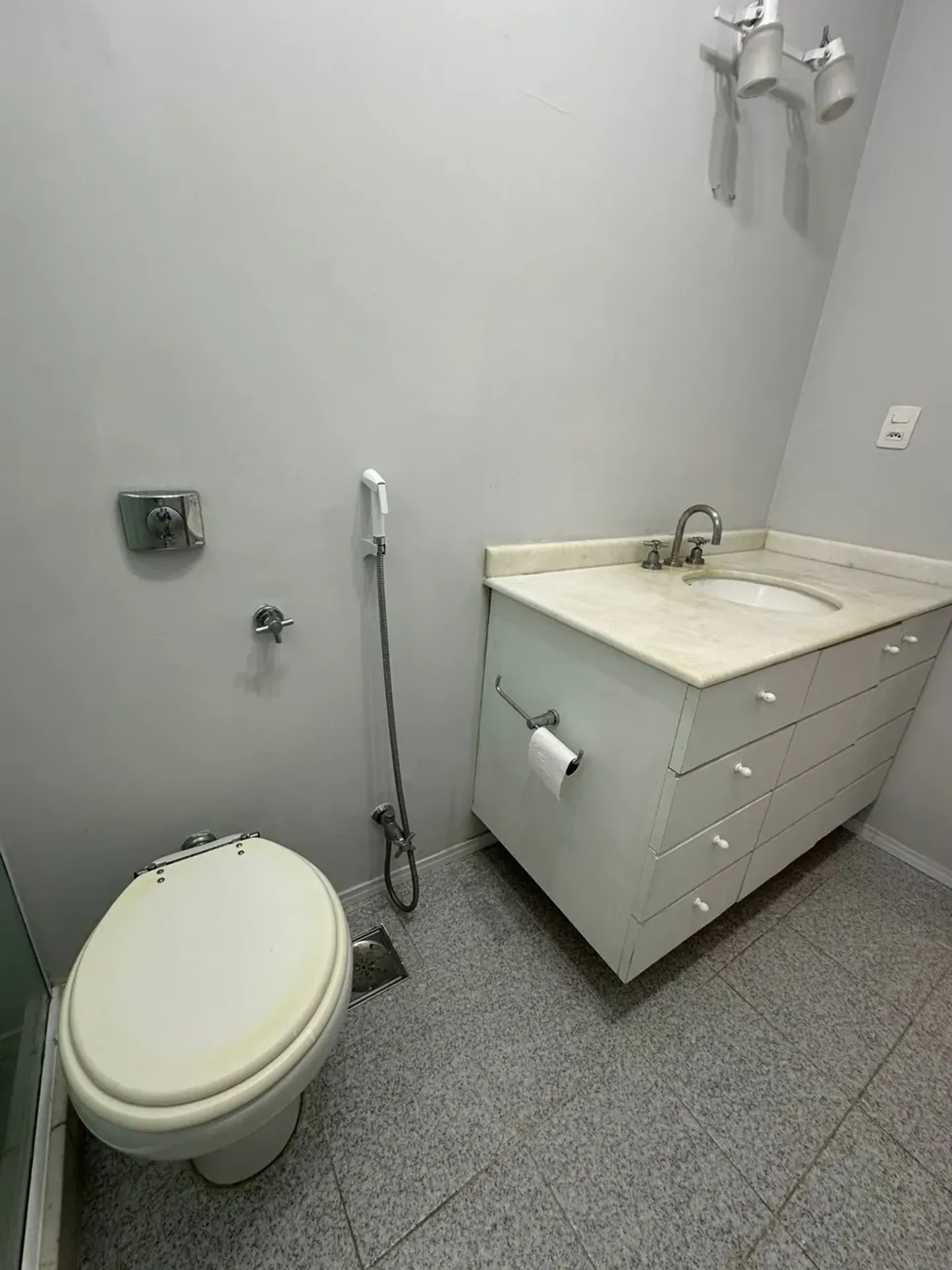 Apartment with a closed kitchen and gas stove; 2 bedrooms — photo 38