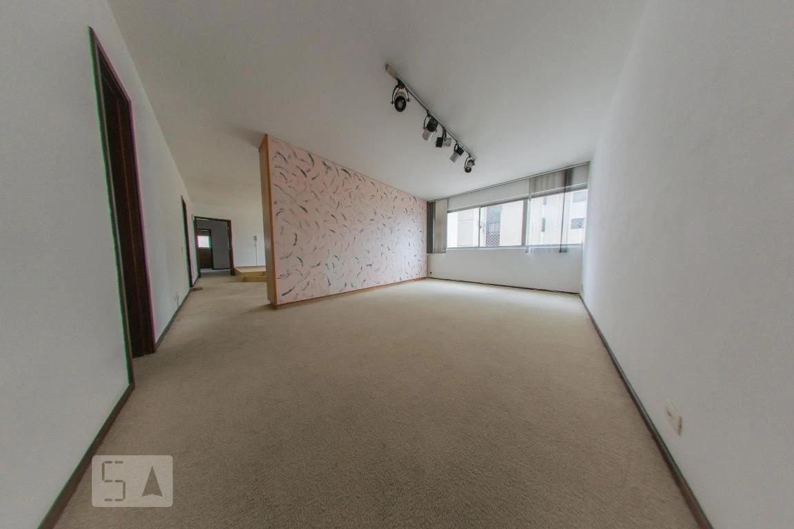 4-bedroom apartment with a walk-in closet — photo 24