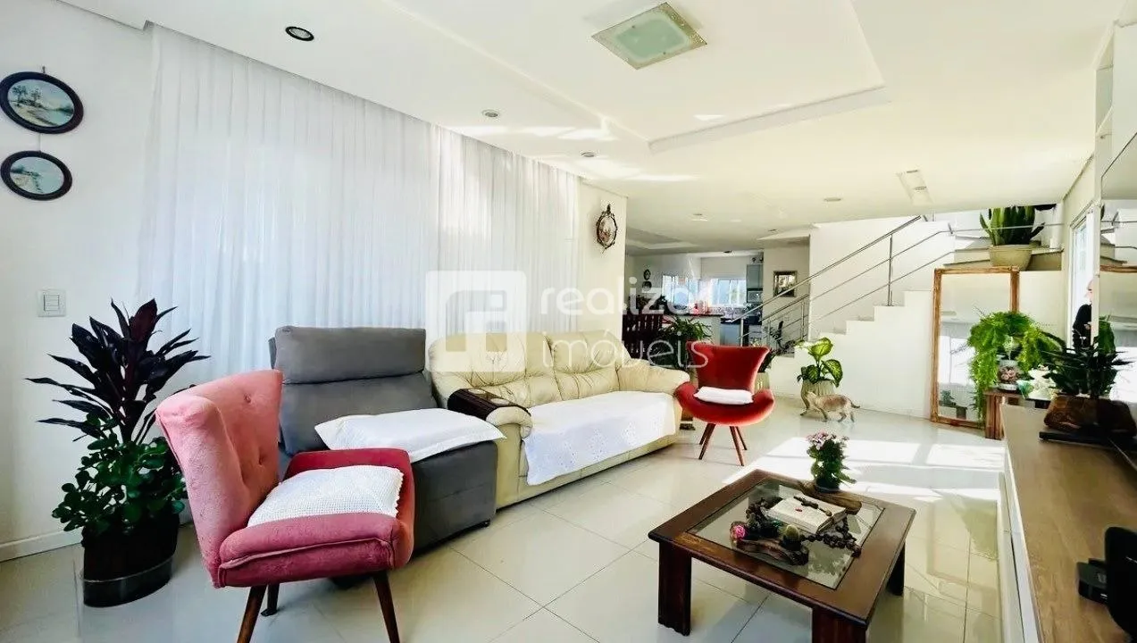 Furnished 5-bedroom house with 466 m² and 4 parking spaces