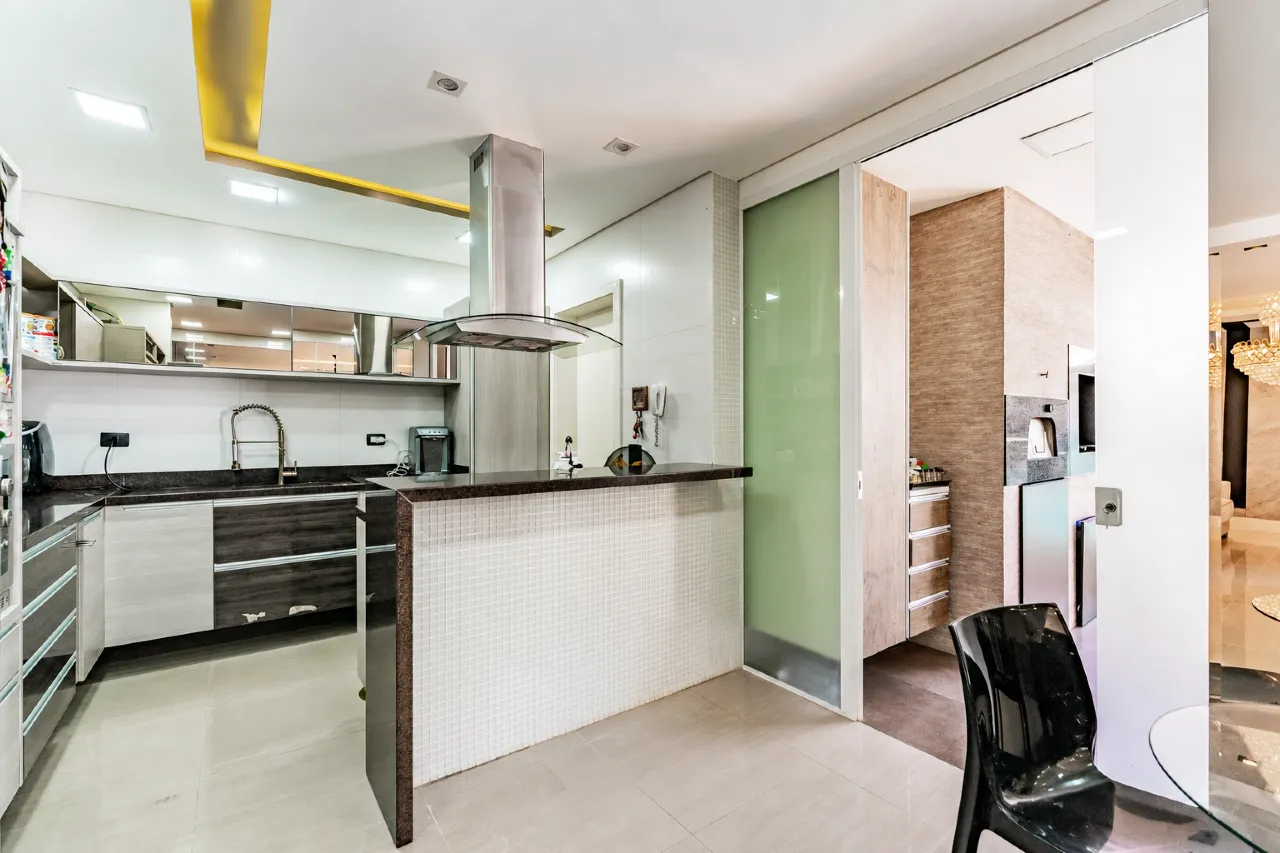 Furnished house with 4 en-suite bedrooms and 314 m² — photo 8