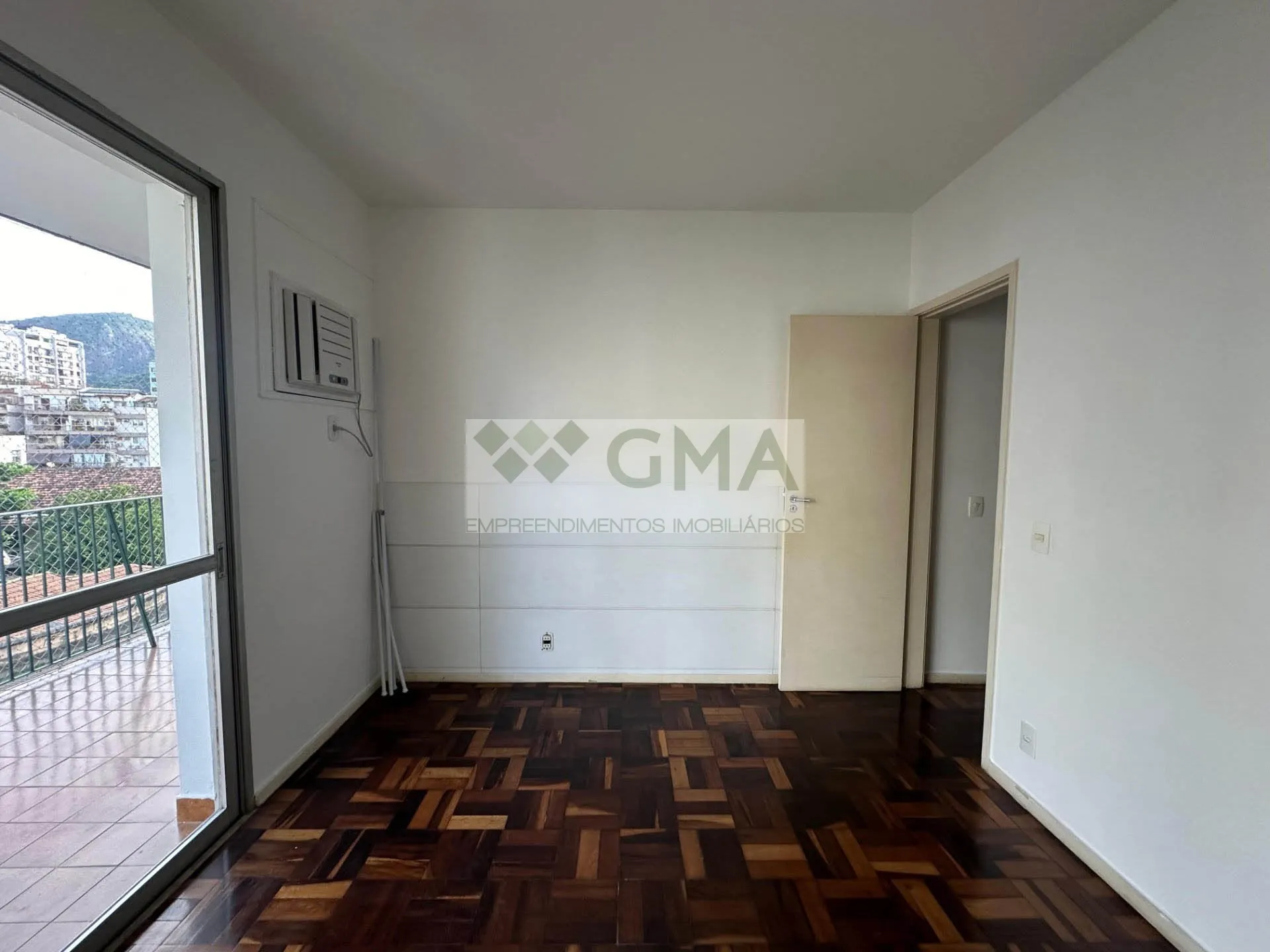 Apartment, 65 m², with wood or laminate floors — photo 9