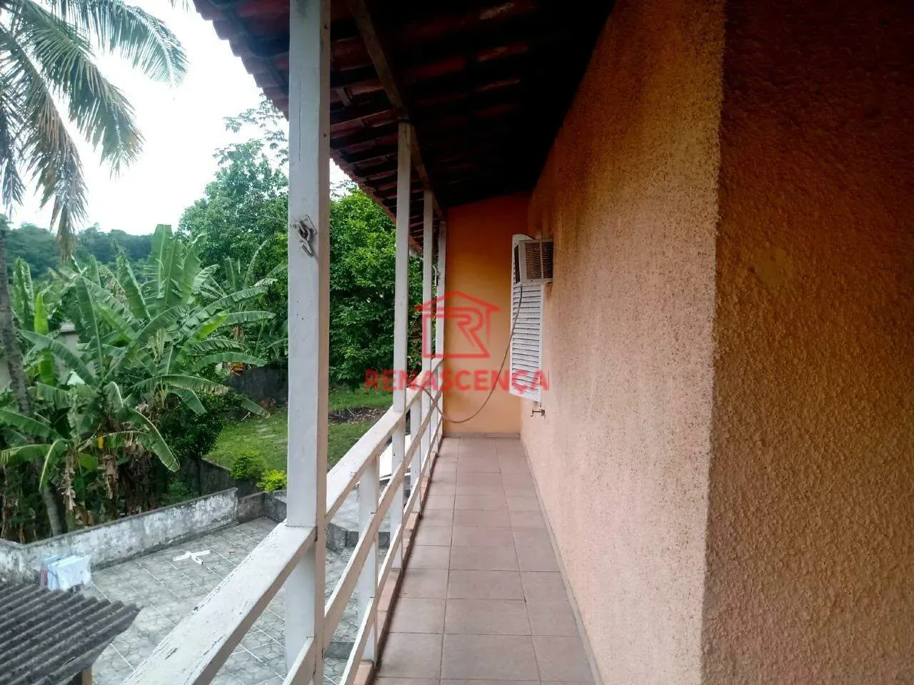 4-bedroom house with 1 en-suite and 300 m² plus pool — photo 15