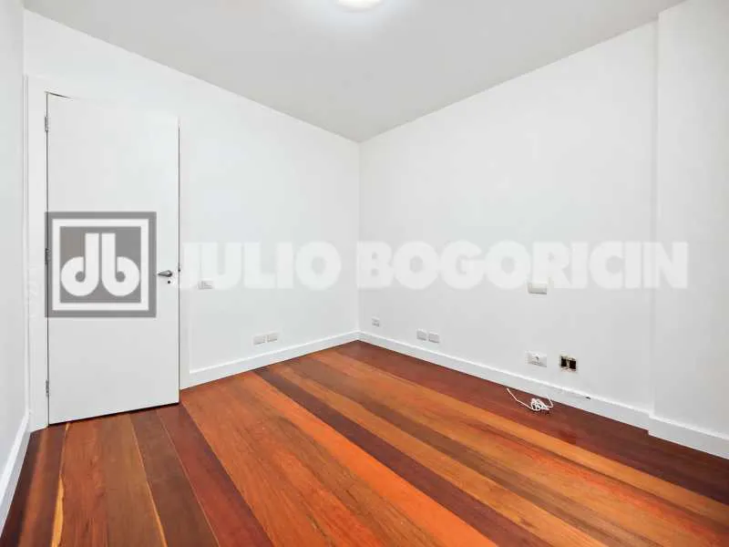 Квартира 125 м² із заскленим балконом та видом на гори — photo 16