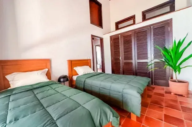 Casa de 4 quartos com espaço de home office — photo 9
