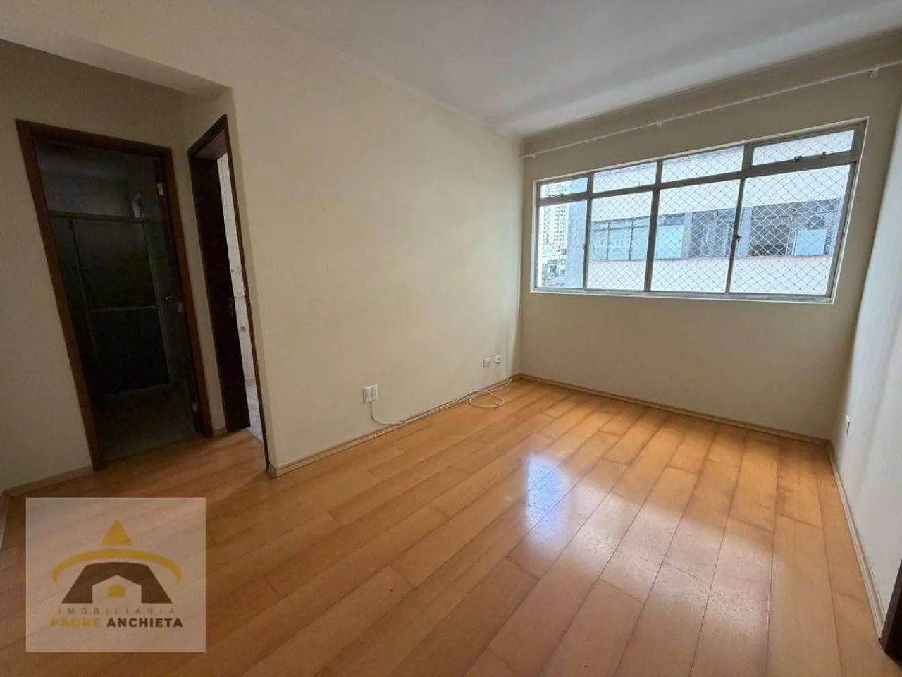1-bedroom apartment with a laundry area — photo 2