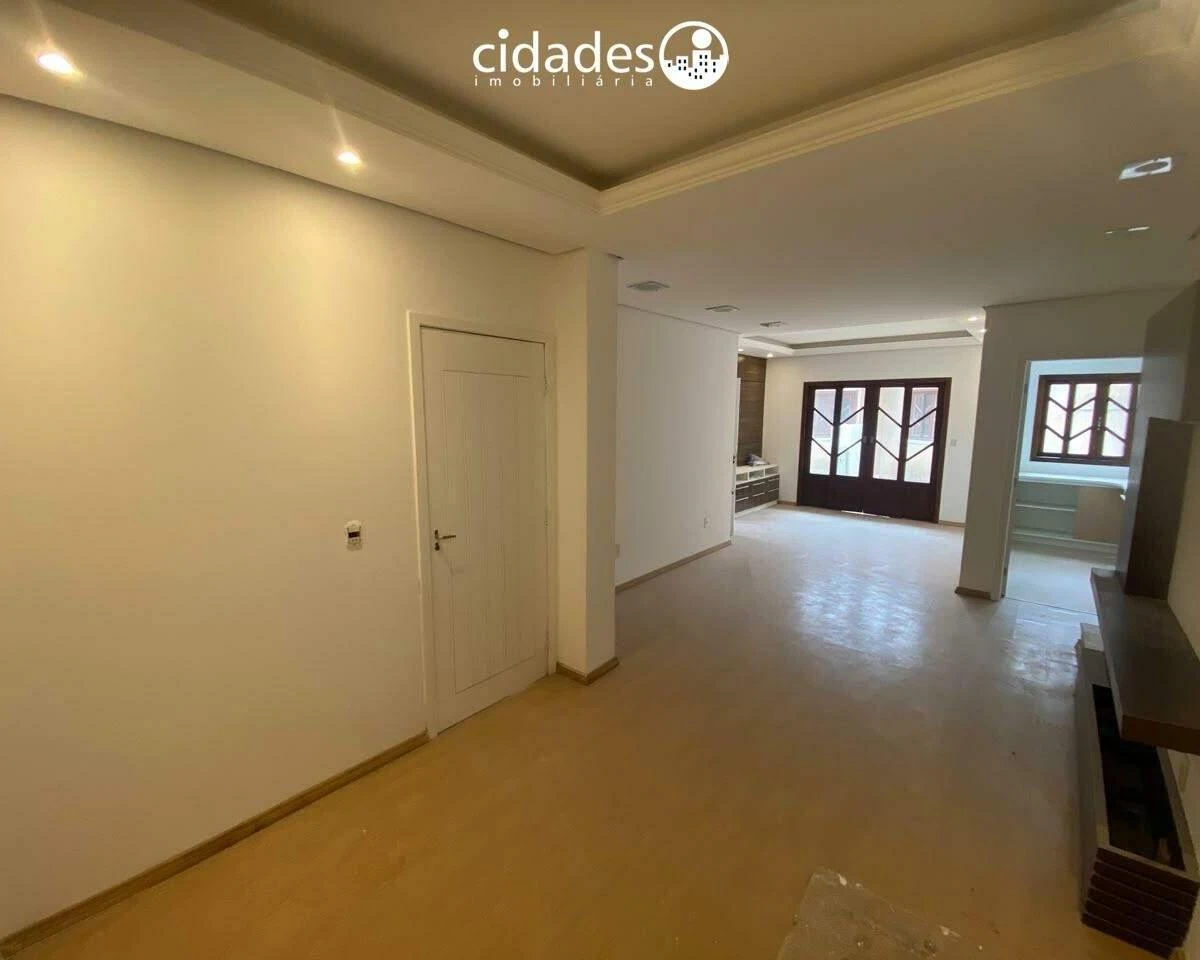 House with 4 bedrooms, office and 363 m²