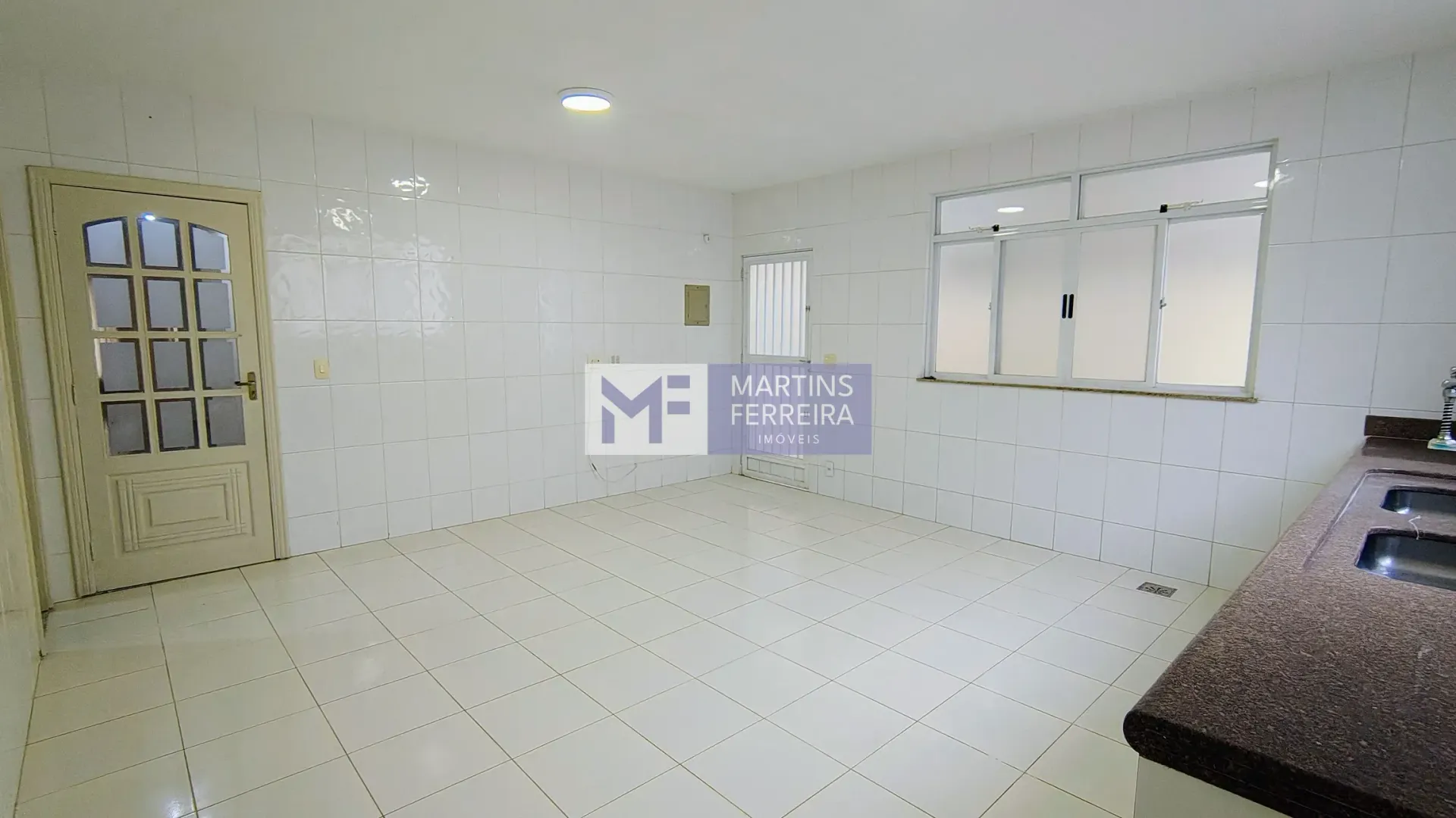4-bedroom house with a bathtub in Rio de Janeiro — photo 16