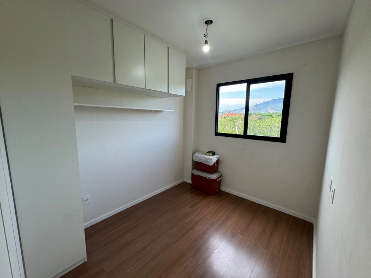 Mountain view in a 2-bedroom apartment, 42 m² — photo 9