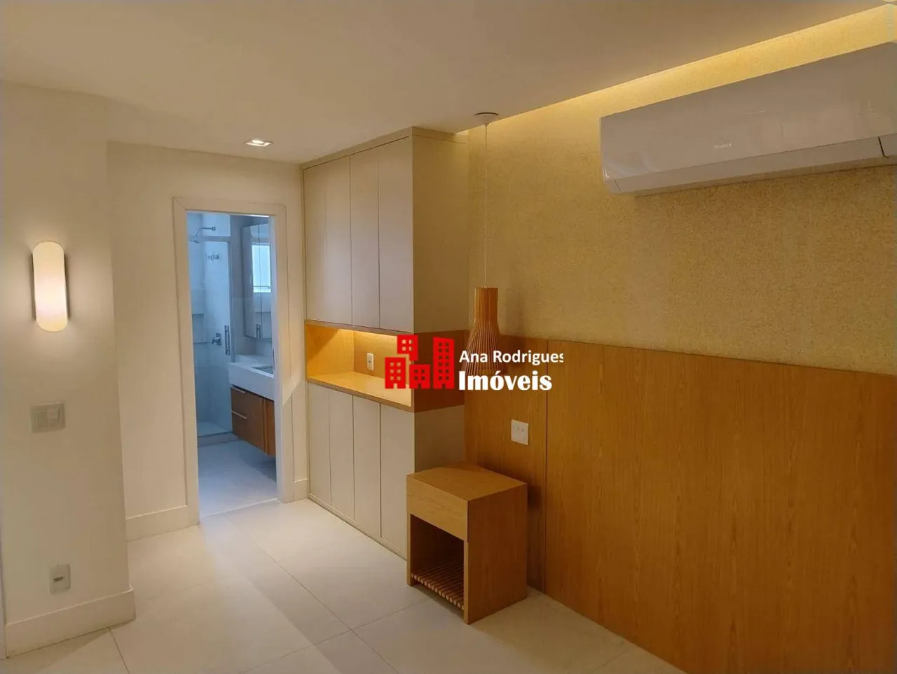 4-bedroom apartment with an open-plan kitchen — photo 6