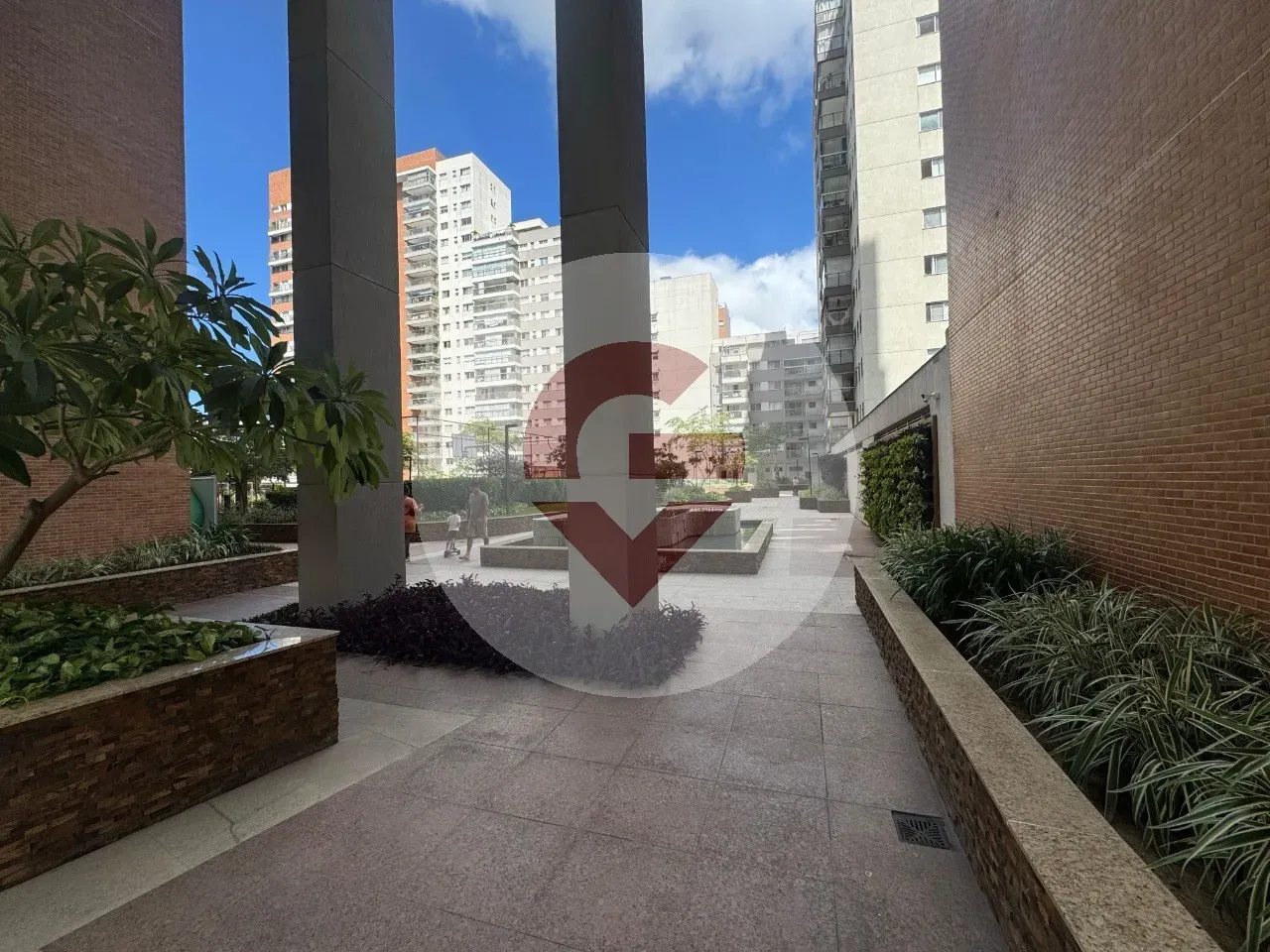 Furnished apartment, 102 m², with a glass-enclosed balcony — photo 10