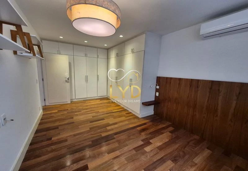 Apartment, 261 m², with a walk-in closet — photo 25