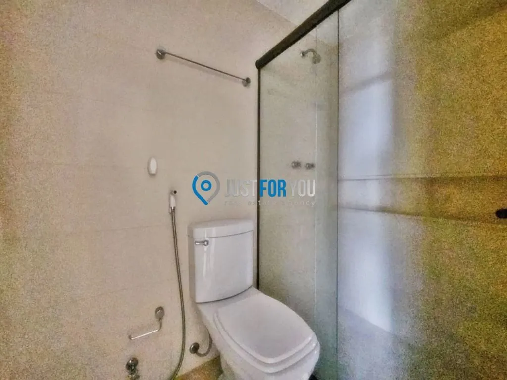 Apartamento com 3 dormitórios e varanda fechada de vidro — photo 35