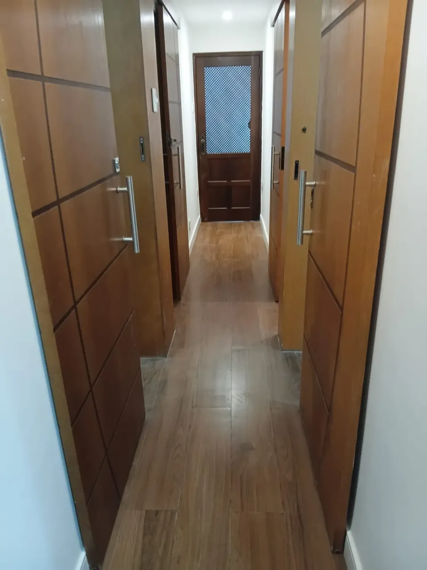 75 m² apartment with a walk-in closet and a home office — photo 2