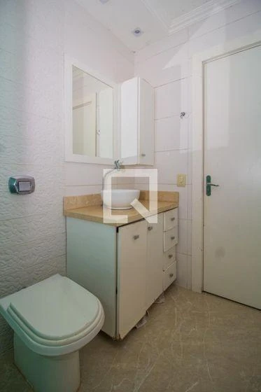 Casa con piso de madera o laminado en Curitiba — photo 7