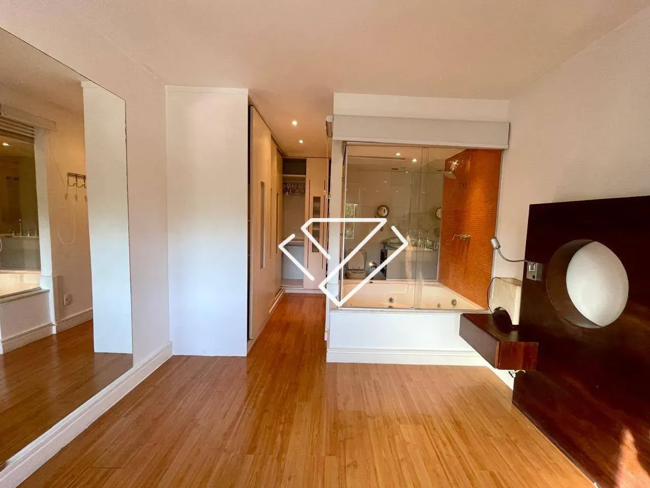 2-bedroom apartment with open-plan kitchen and balcony — photo 22